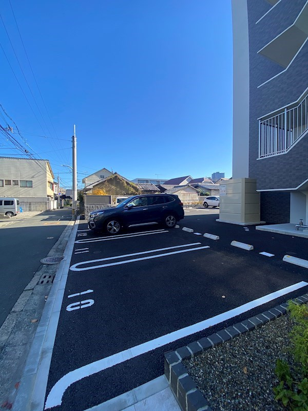 KL TOJIN EASTの駐車場