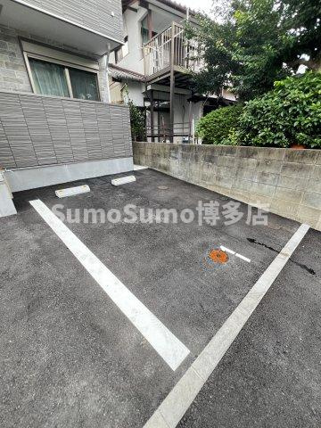 Hale Lea笹原の駐車場