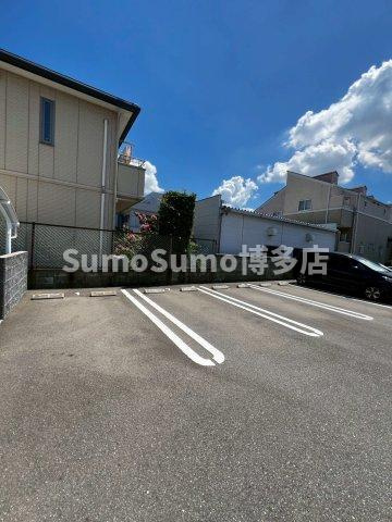 Grand Solidの駐車場