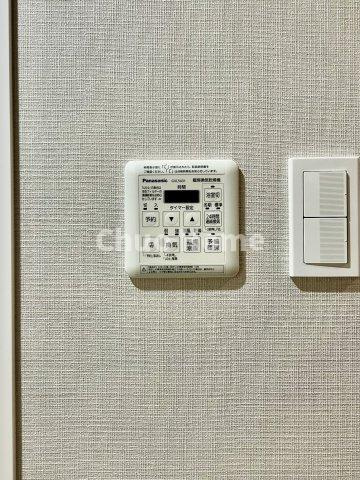 恒陽綾瀬マンションの冷暖房・空調設備|【浴室乾燥機】暖房・冷風・換気・乾燥が可能です。毎日を快適に過ごせるうれしい機能が揃っています。雨の日の洗濯物も安心です。