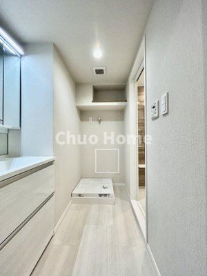 【ランドリースペース】 | 恒陽綾瀬マンション | 【ランドリースペース】担当者がスケールを持ち歩いておりますので、ご見学時には現在お使いの洗濯機などがきちんと収まるかなどもチェックして下さい。見学前に測っておくと非常に便利だと思います。