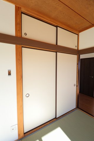 泰晃藤岡貸家の収納|南東側和室収納