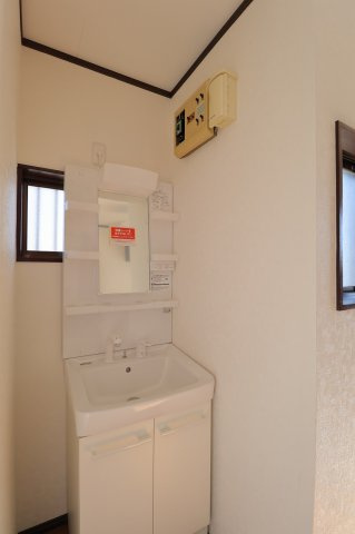 泰晃藤岡貸家の洗面所