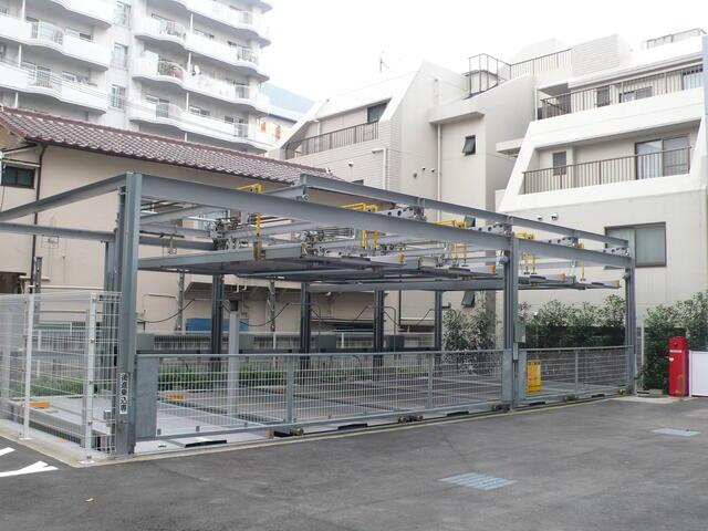 Grace Court Meguro の駐車場