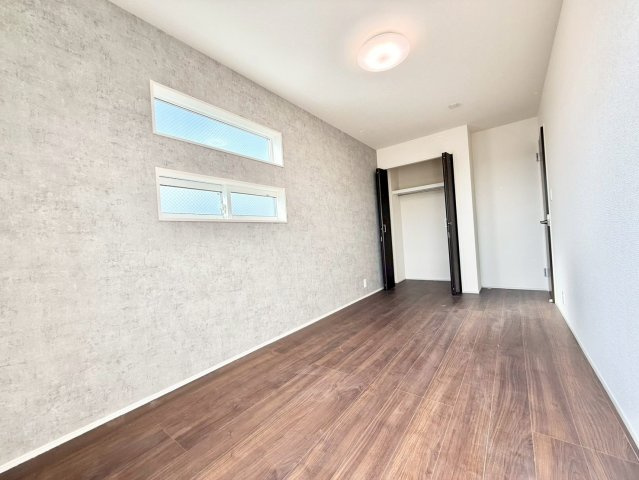 練馬区石神井台8丁目　新築戸建の洋室|明るいお部屋はそれだけで気分が晴れやかになりますね！

現地ご見学希望・資料請求などお気軽にお問い合わせ下さい！
03-5990-5201