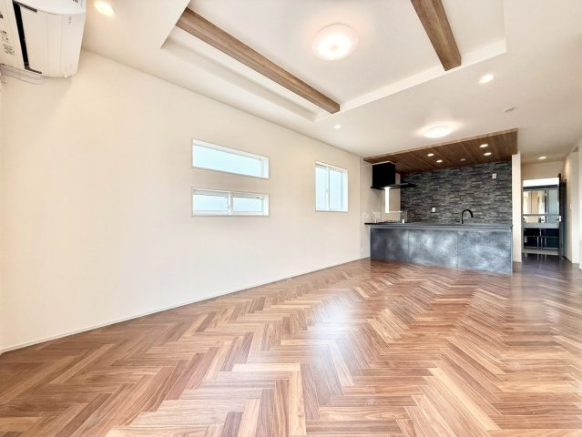 練馬区石神井台8丁目　新築戸建の居間・リビング|22.87帖の広いリビングはご家族のだんらんはもちろん、お子様のリビング学習にもぴったり。

現地ご見学希望・資料請求などお気軽にお問い合わせ下さい！
03-5990-5201