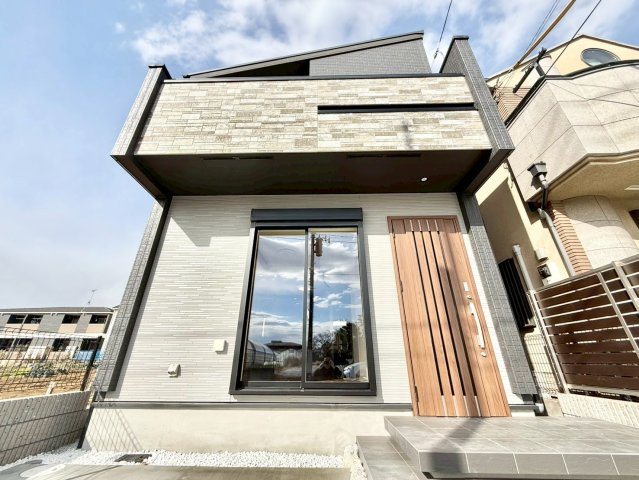 練馬区石神井台8丁目　新築戸建の外観|重厚感に溢れた、気品ある邸宅です。

現地ご見学希望・資料請求などお気軽にお問い合わせ下さい！
03-5990-5201