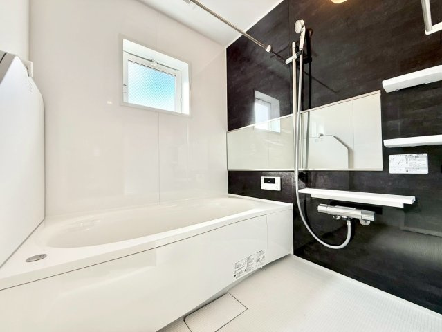 練馬区石神井台8丁目　新築戸建の浴室|追い焚き機能付きのため、帰りが遅くなった日にも温かい湯船に浸かって疲れを癒すことができます。

現地ご見学希望・資料請求などお気軽にお問い合わせ下さい！
03-5990-5201