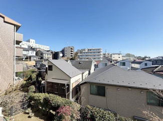 【展望】 | 眼前に広がる空の雄大さと、このお部屋の自慢の一つである「眺望」をご覧ください。毎日、この景色を独り占めできる新生活に夢が広がります。～即日のご見学可能～　お問合せはお気軽にどうぞ。