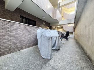 【駐車場】 | バイク置き場。空き区画の有無や駐輪料金、サイズおよび排気量規定などについては、改めてお問い合わせください。～即日のご見学可能～　お問合せはお気軽にどうぞ。