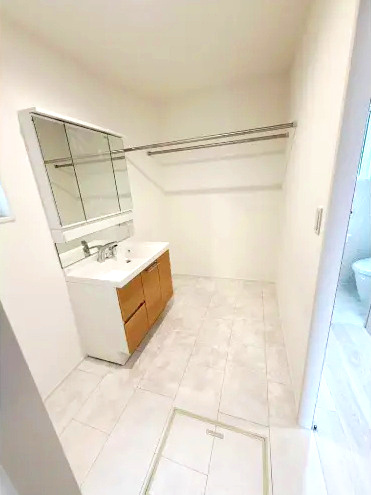 佐伯区八幡東２丁目　№35855の独立洗面台|物干しスペース付き