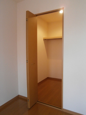 【洋室】 | Ｄ’フレアタウン長宮 Ⅱ | ２Ｆ北洋室・ウォークインクローゼット