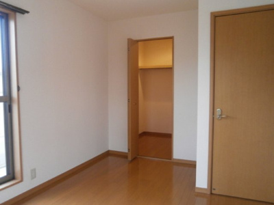 【洋室】 | Ｄ’フレアタウン長宮 Ⅱ | ２Ｆ南洋室・ウォークインクローゼット