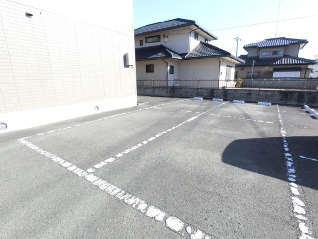 【駐車場】 | ユニヴェール | 駐車場