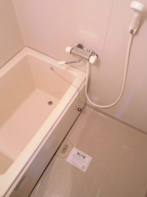 【浴室】 | 八反丸 | 落ち着いた空間のお風呂です