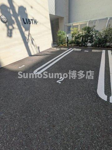 LIBTH下呉服の駐車場