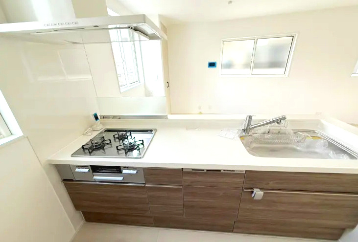 佐伯区八幡東２丁目　№35855のキッチン|落ち着いた茶系の
キッチンです。