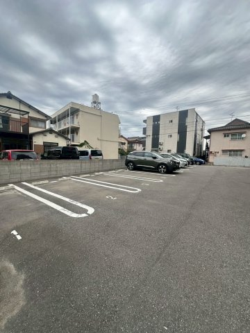 LIBTH箱崎の駐車場