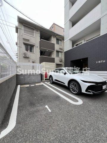 LIBTH高宮Ⅱの駐車場|車をお持ちの方に嬉しい駐車場付きの物件です