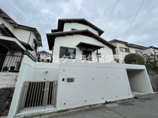 星田山手1丁目　中古一戸建ての外観|新しい生活にいかがでしょうか？外観はお住まいの顔になります。こだわりたいポイントですね。外壁塗装や屋根塗装のご相談も承っております。
■現地内覧・資金計画相談・住宅ローン相談もお問合せ受付中■