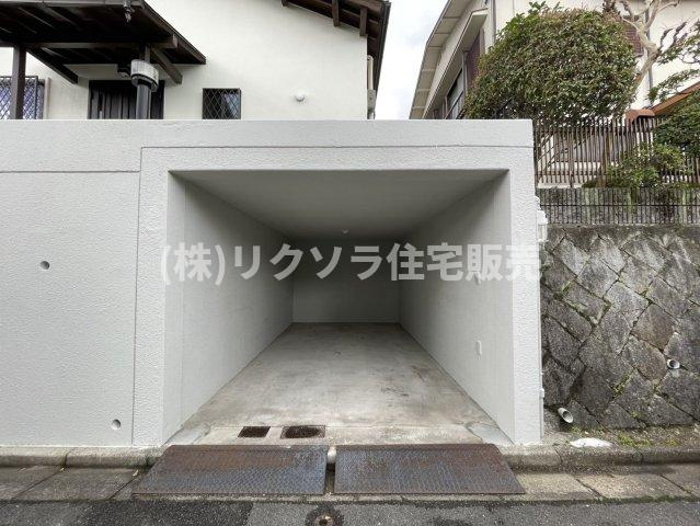 星田山手1丁目　中古一戸建ての駐車場|1台駐車可能
■物件内覧・資金計画相談・住宅ローン相談、リフォーム相談、お問合せ受付中■
※当日・翌日のご内覧、ご相談はお電話でのお問合せがスムーズです！
