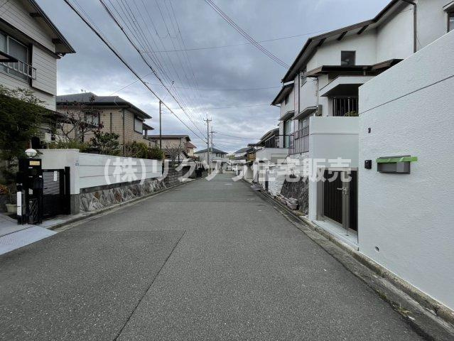 星田山手1丁目　中古一戸建ての前面道路含む現地写真|■物件内覧・資金計画相談・住宅ローン相談、リフォーム相談、お問合せ受付中■
※当日・翌日のご内覧、ご相談はお電話でのお問合せがスムーズです！