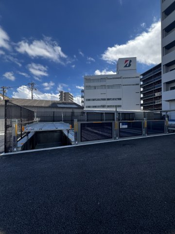 LEGEND東比恵の駐車場