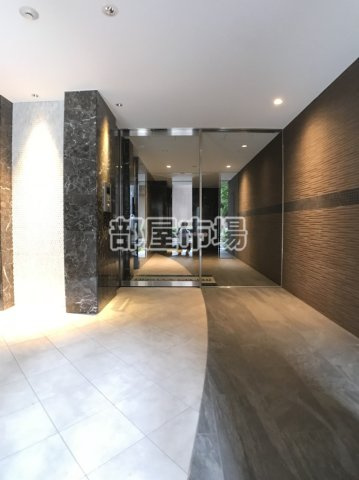 エリタージュ根岸のロビー