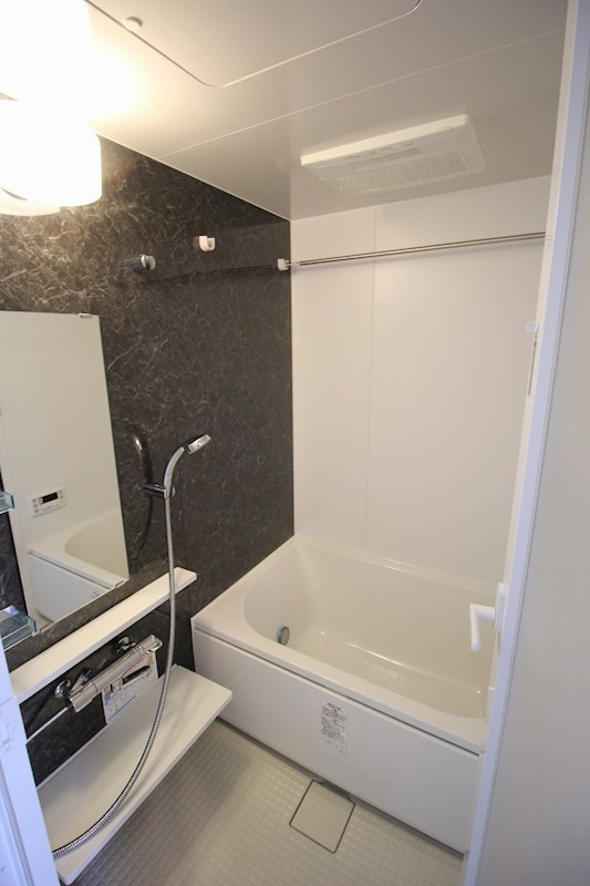 エリタージュ根岸の浴室