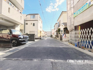 【前面道路含む現地写真】