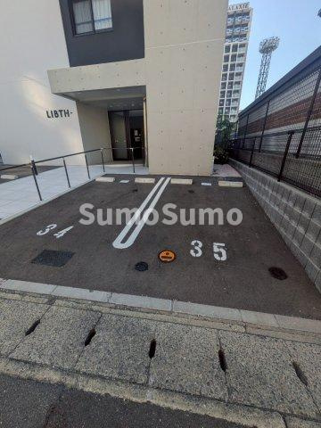 LIBTH博多空港通りの駐車場