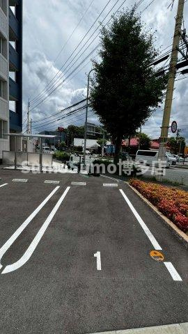 LIFEFIELD諸岡の駐車場