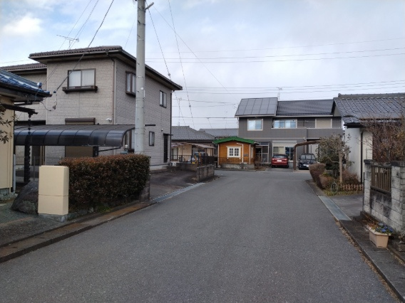 宇都宮市下田原町　戸建ての前面道路含む現地写真