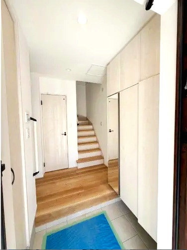 佐伯区八幡東２丁目　№35856の玄関|広く温かみのある
玄関です。