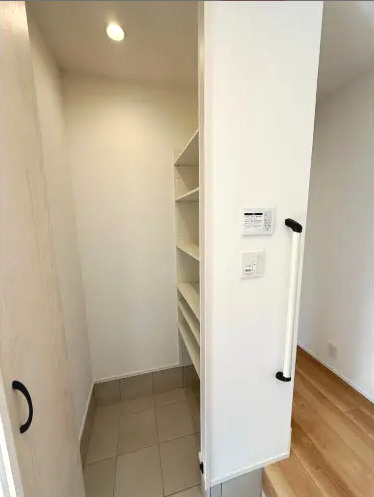 佐伯区八幡東２丁目　№35856の収納|シューズインクローク
完備