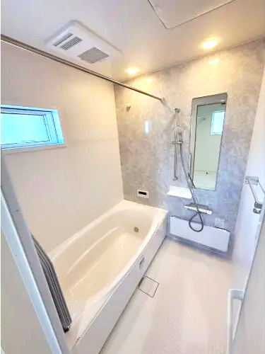 佐伯区八幡東２丁目　№35856の浴室|足を伸ばして
ゆったりはいれます。