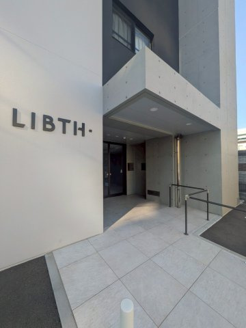 LIBTH博多空港通りのエントランス
