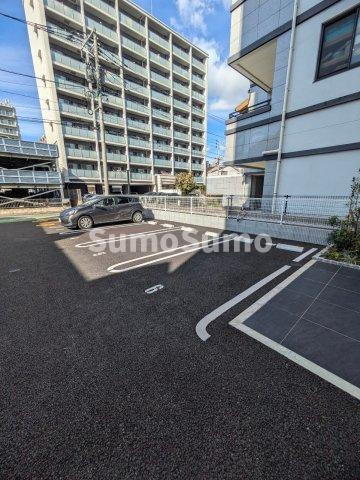 LIBTH博多駅南Ⅳ の駐車場