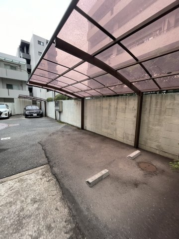 KM原田ビルの駐車場