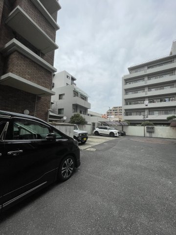 KM原田ビルの駐車場