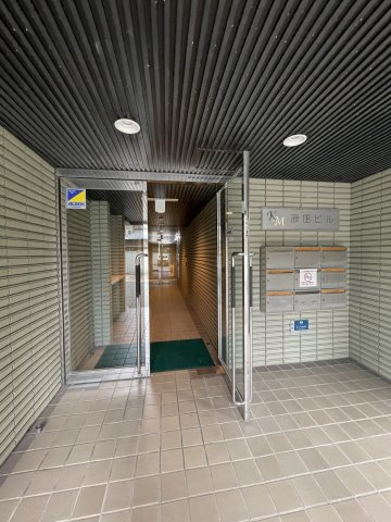 KM原田ビルのエントランス