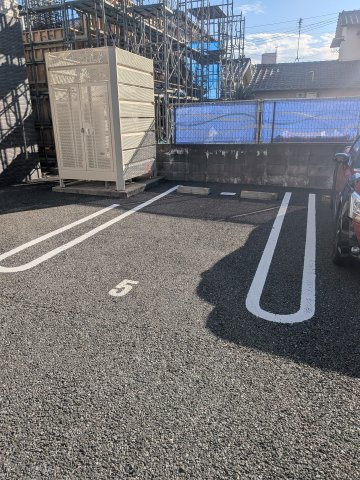 LIBTH西新の駐車場