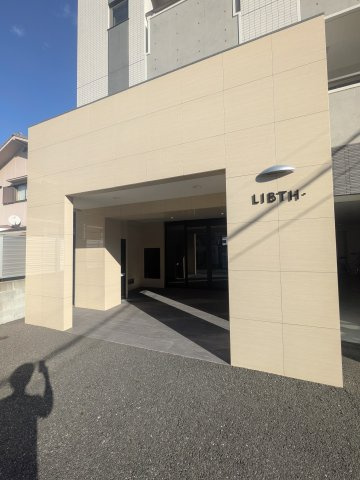LIBTH西新のエントランス