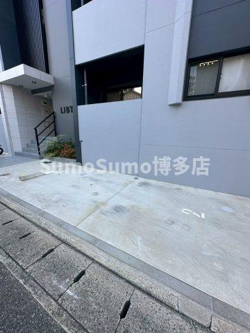 LIBTH箱崎南の駐車場