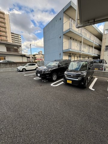 LIBTH高宮の駐車場