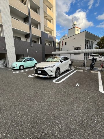 LIBTH高宮の駐車場