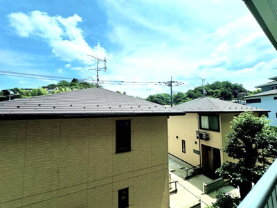 【展望】 | ヴィラパークヒルⅠ | バルコニーからの眺望です♪2階にあるので人目が気にならないのが嬉しいですよね☆