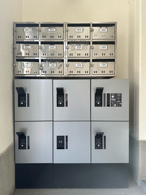 【その他共用部分】 | ヴィラパークヒルⅠ | 共用部には宅配BOXがあるので荷物の受け取りもスムーズに♪再配達の手間がかからないのが魅力♪