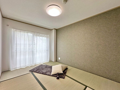 【和室】 | ヴィラパークヒルⅠ | 南東向き和室6帖☆バルコニーに繋がる落ち着くお部屋です！和室は冬場はコタツでほっこり♪夏は意外と涼しくて使い勝手がいいんですよ♪