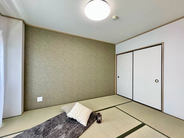 【寝室】 | ヴィラパークヒルⅠ | 南東向き和室6帖☆押入れがあります♪寝具をまるごと収納できるので和室は寝室にもオススメ☆